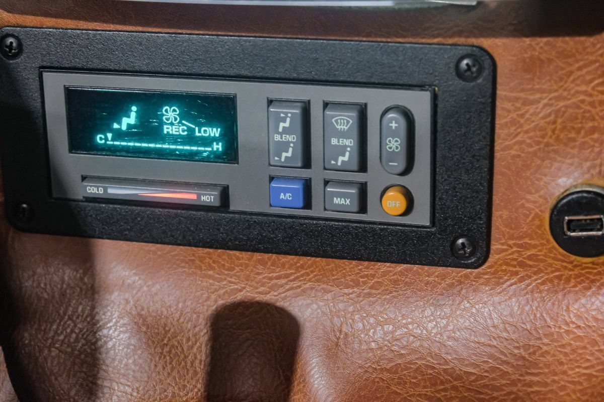 Used 1994 HUMMER H1 4-Door Open Top AWD/4WD image 24