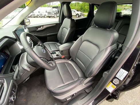 Certified 2025 Ford Escape Platinum AWD/4WD image 24