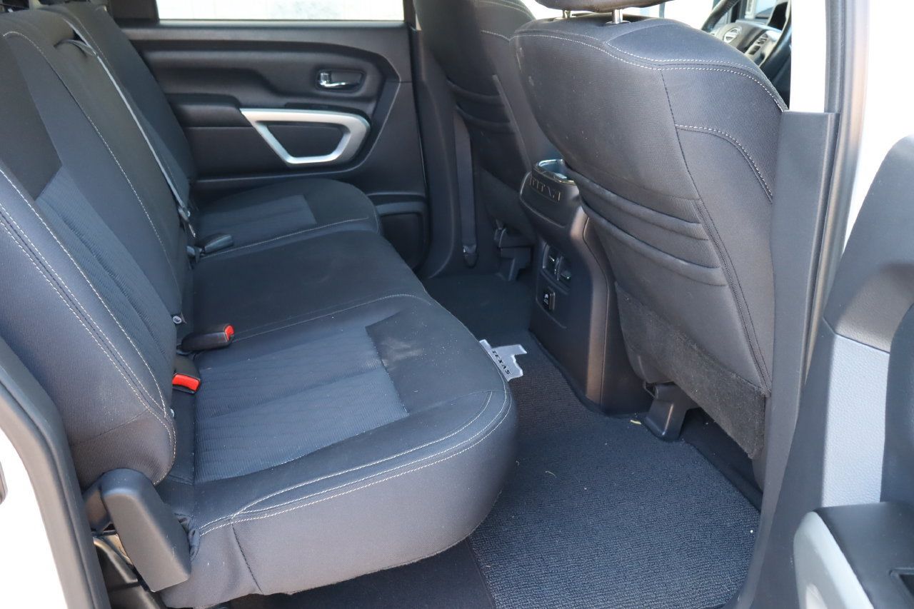Used 2018 Nissan Titan SV w/ SV Convenience Package RWD image 16