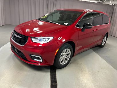 New 2026 Chrysler Pacifica Select