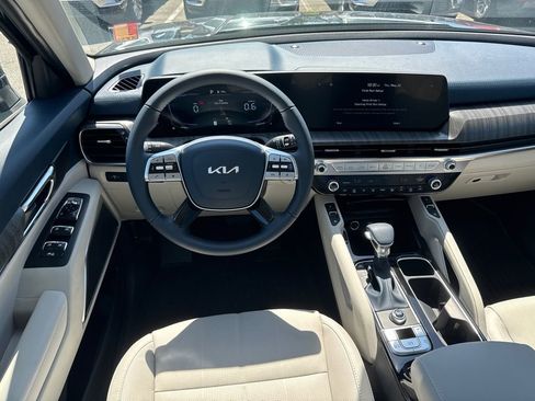 Used 2025 Kia Telluride EX w/ EX Captain's Chair Package FWD image 22