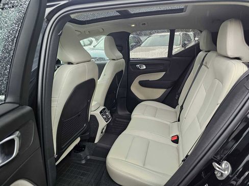 Used 2025 Volvo XC40 B5 Plus w/ Protection Package Premier image 18