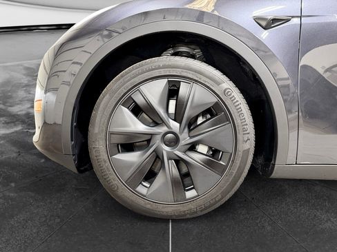 Used 2024 Tesla Model Y Long Range RWD image 29