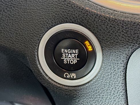 Used 2017 Dodge Charger R/T image 21