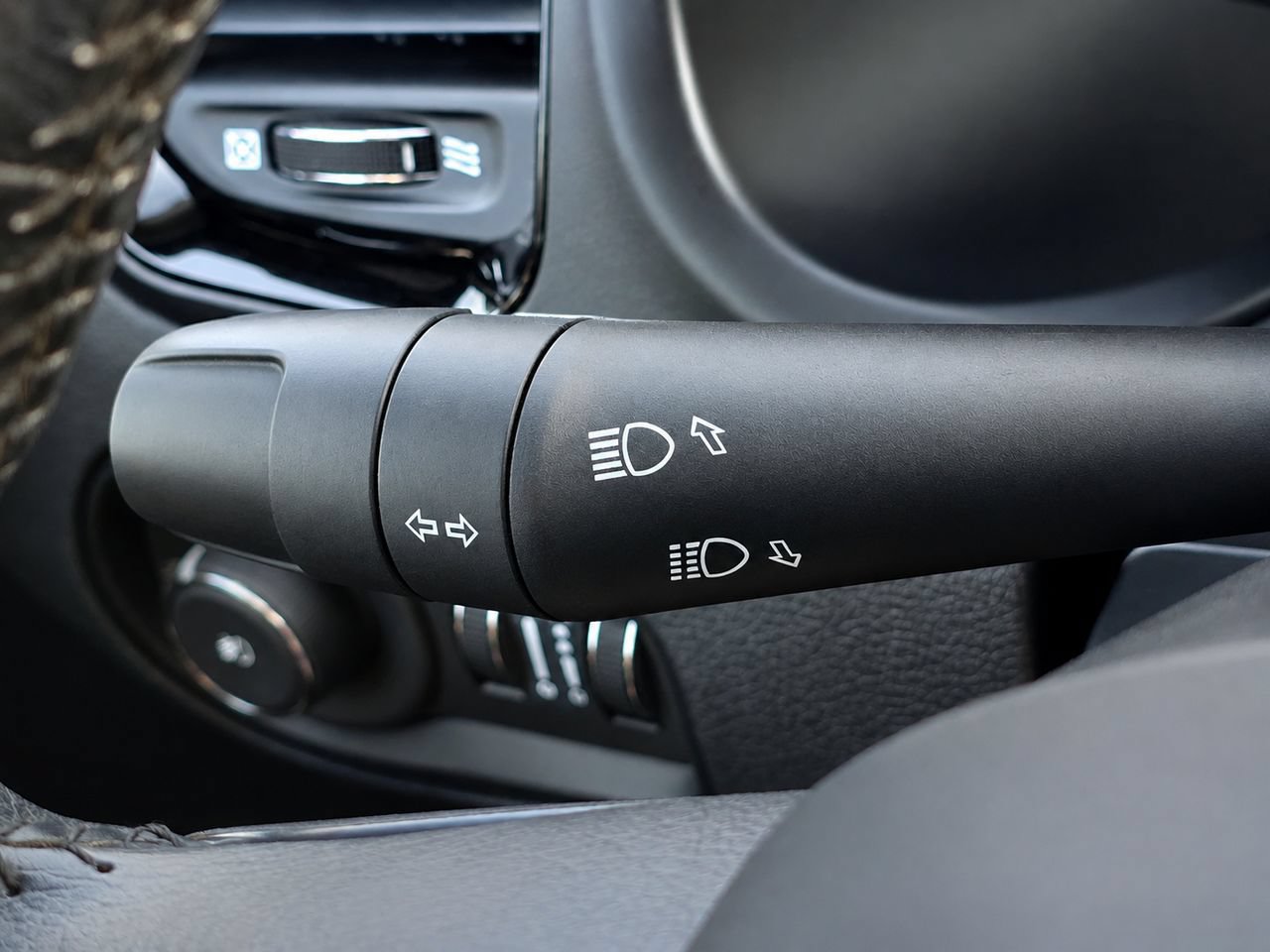 Used 2023 Jeep Renegade Altitude w/ Sun/Sound Group AWD/4WD image 25