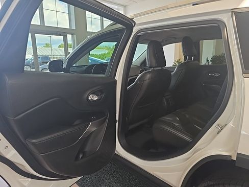 Used 2019 Jeep Cherokee Limited AWD/4WD image 28