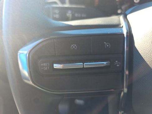 Used 2023 GMC Canyon AT4 w/ AT4 Premium Package image 17