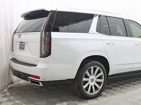 Used 2024 Cadillac Escalade Premium Luxury Platinum w/ Heavy-Duty Trailer Package image 10