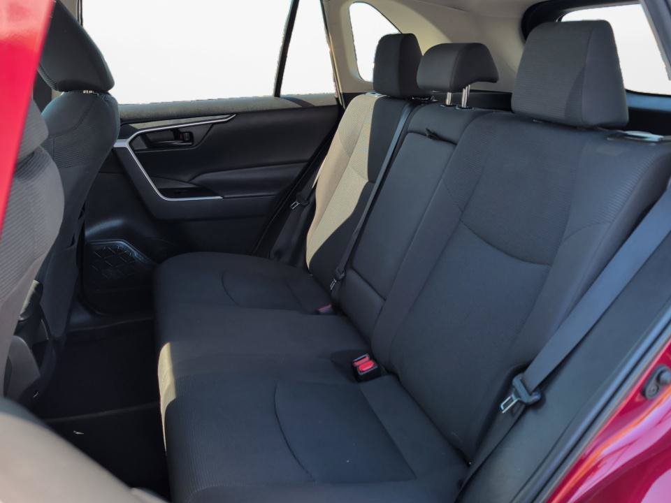 Used 2020 Toyota RAV4 LE FWD image 15
