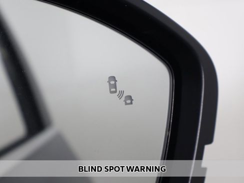 Used 2024 Nissan Pathfinder S image 3