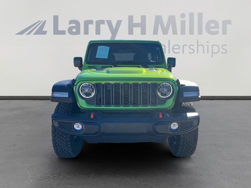 Used 2025 Jeep Wrangler Unlimited Rubicon w/ Technology Group image 8