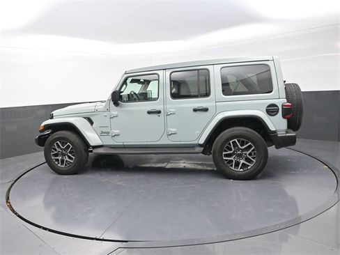 Used 2024 Jeep Wrangler Sahara image 4