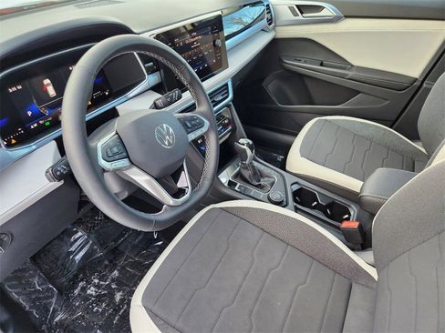 New 2025 Volkswagen Taos SE image 7