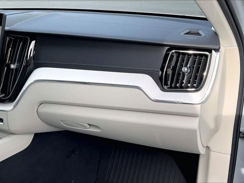 New 2026 Volvo XC60 B5 Ultra w/ Protection Package Premier image 28