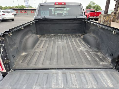 Used 2018 RAM 1500 Laramie AWD/4WD image 9