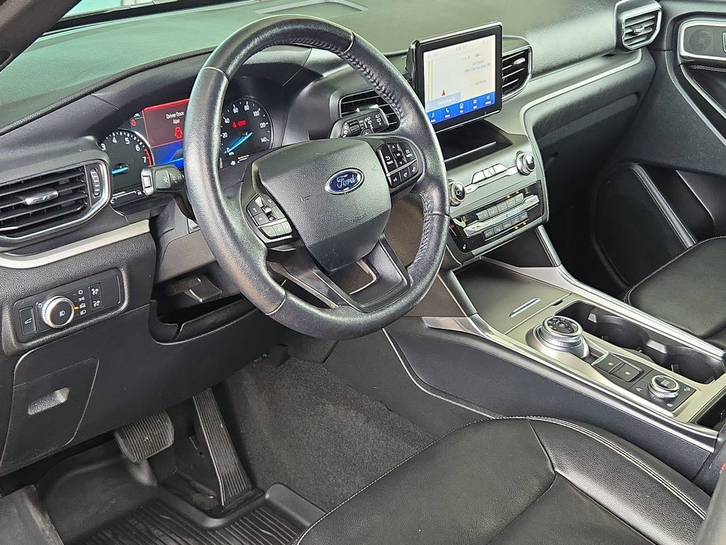 Used 2020 Ford Explorer XLT w/ Equipment Group 202A AWD/4WD image 10