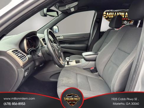 Used 2014 Jeep Grand Cherokee Laredo w/ 18" Wheel & 8.4" Radio Group RWD image 2