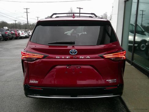 Used 2021 Toyota Sienna Platinum image 5