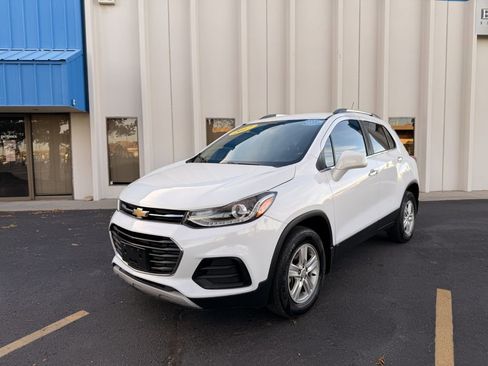 Used 2017 Chevrolet Trax LT w/ LT Convenience Package image 3