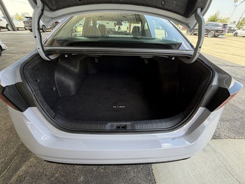 Used 2025 Nissan Altima 2.5 SR w/ SR Premium Package FWD image 28