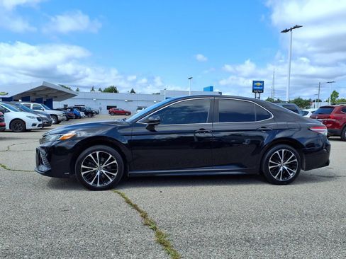Used 2019 Toyota Camry SE FWD image 8