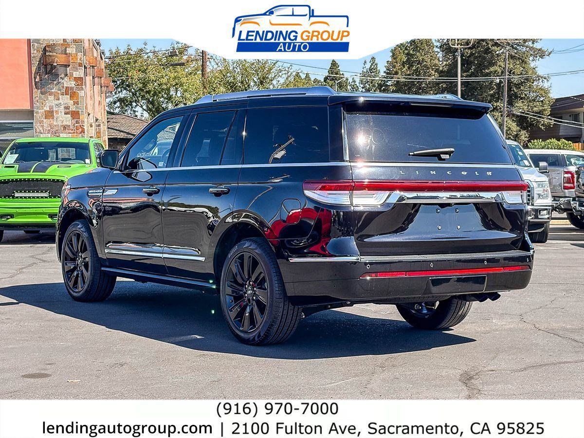 Used 2023 Lincoln Navigator Reserve AWD/4WD image 2