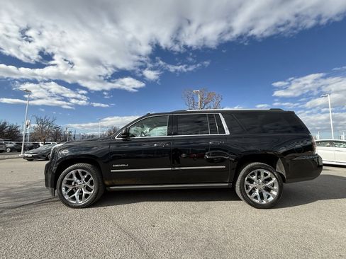 Used 2019 GMC Yukon XL Denali w/ Denali Ultimate Package image 4