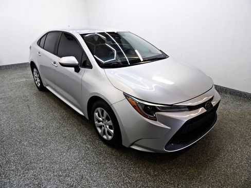 Used 2021 Toyota Corolla LE FWD image 3