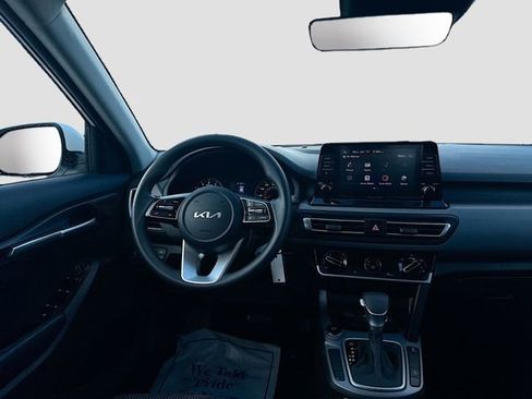Used 2023 Kia Seltos LX image 23