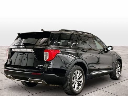 Used 2022 Ford Explorer XLT w/ Equipment Group 202A AWD/4WD image 11
