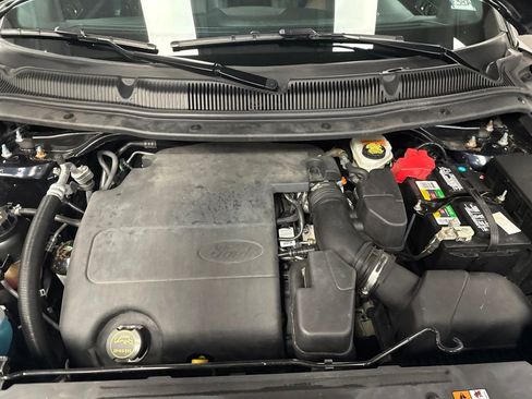Used 2017 Ford Explorer XLT w/ Equipment Group 202A AWD/4WD image 15