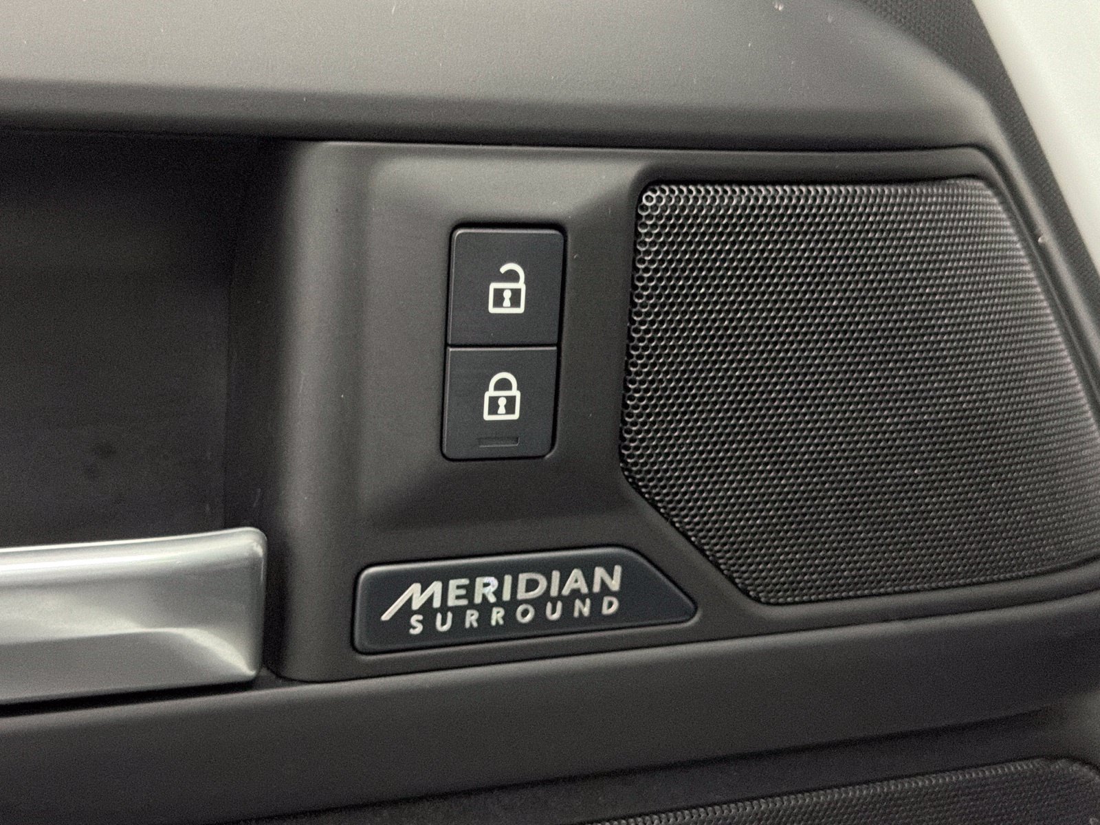 Used 2026 Land Rover Defender 110 X-Dynamic SE AWD/4WD image 21