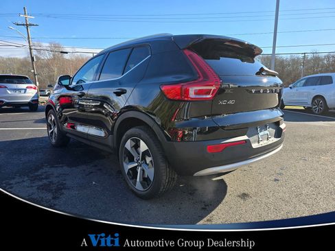 Used 2025 Volvo XC40 B5 Core w/ Protection Package Premier image 6