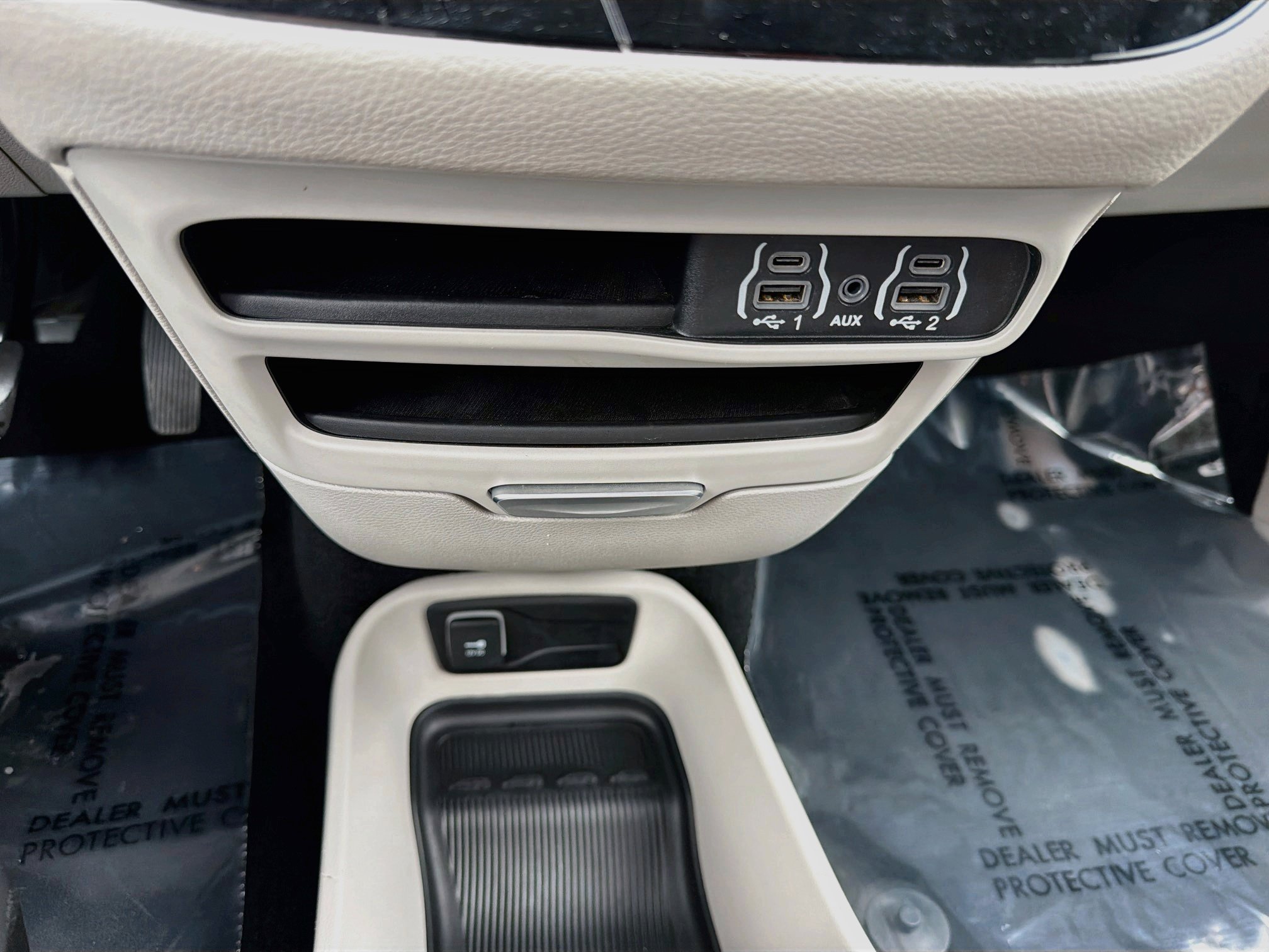 Used 2024 Chrysler Pacifica Limited FWD image 29