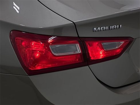 Used 2024 Chevrolet Malibu LT image 32