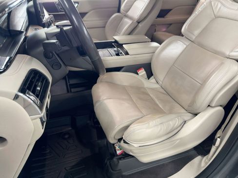 Used 2018 Lincoln Navigator Select w/ Technology Package image 5