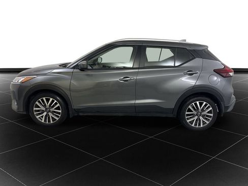 Used 2024 Nissan Kicks SV image 2