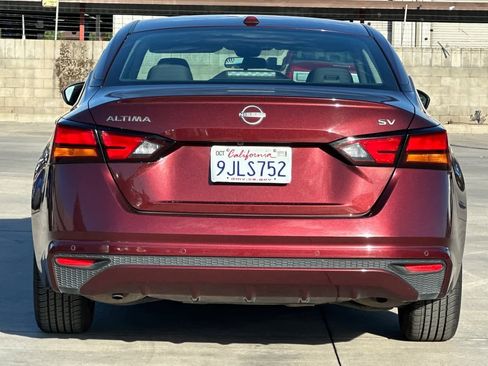 Used 2024 Nissan Altima 2.5 SV image 8