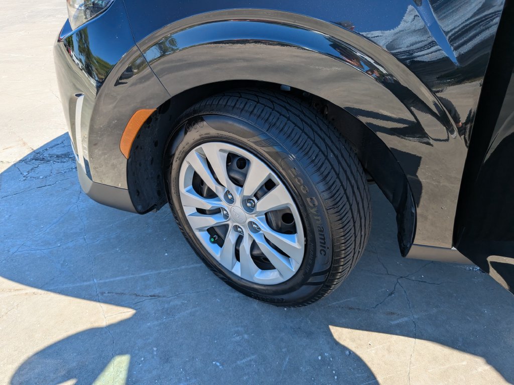 Certified 2023 Kia Soul LX FWD image 33