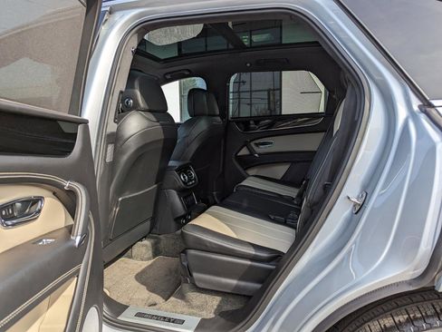 Used 2018 Bentley Bentayga Onyx Edition image 39