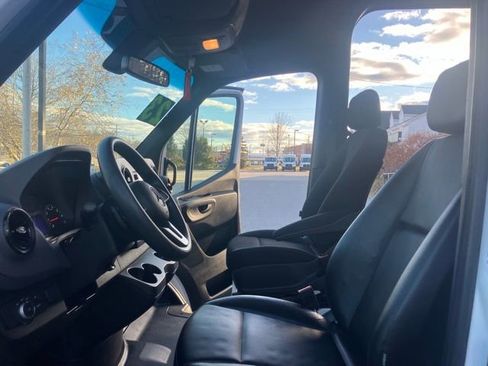Used 2022 Mercedes-Benz Sprinter 2500 image 21