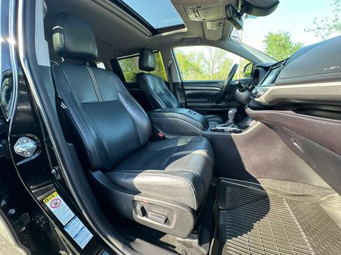 Used 2017 Toyota Highlander SE AWD/4WD image 15