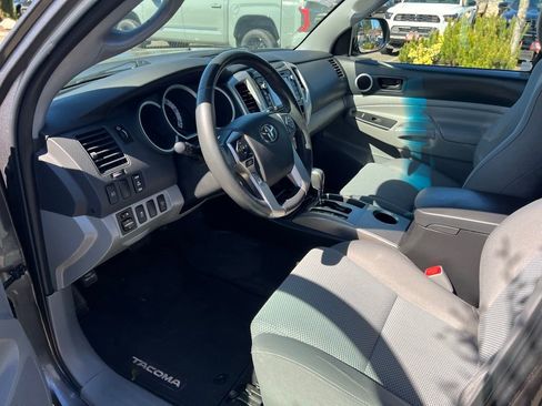 Used 2015 Toyota Tacoma w/ TRD Sport Package image 12