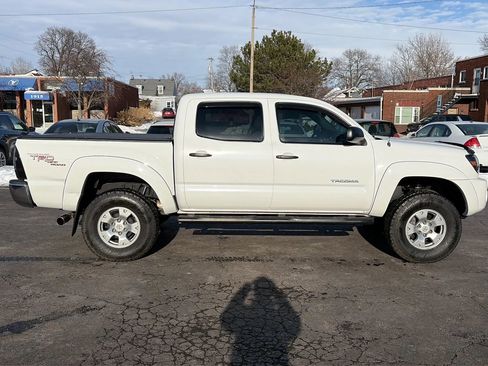 Used 2011 Toyota Tacoma 4x4 Double Cab image 4