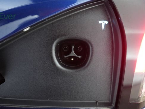 Used 2023 Tesla Model S Standard Range AWD/4WD image 10