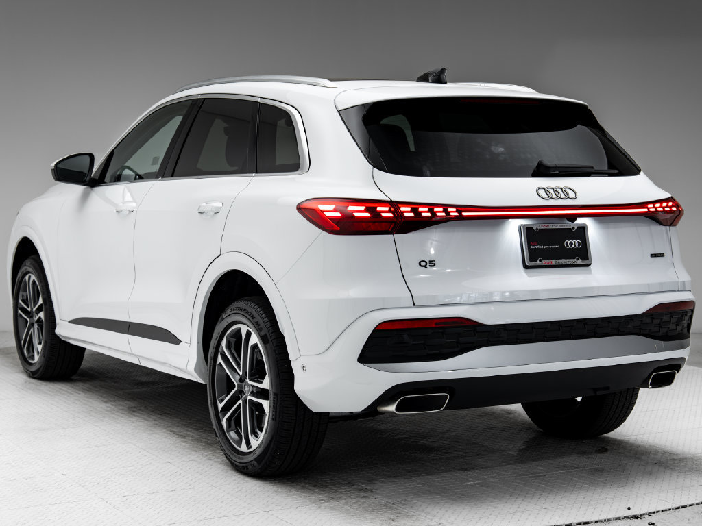Certified 2025 Audi Q5 Premium w/ Convenience Package AWD/4WD image 3