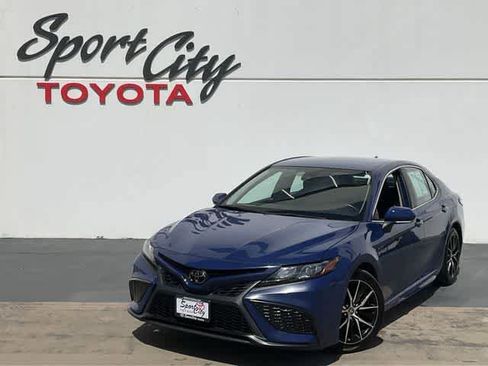 Used 2024 Toyota Camry SE image 1