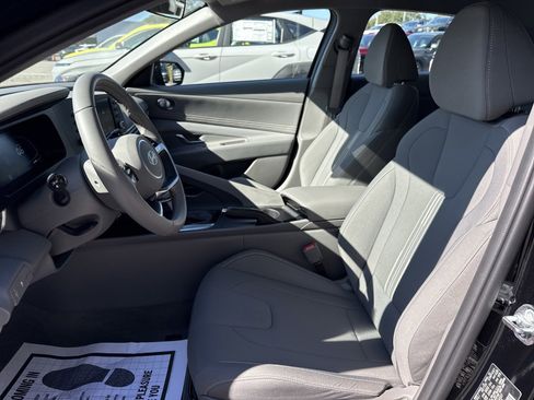 Used 2025 Hyundai Elantra Sport image 11