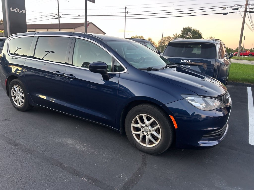 Used 2018 Chrysler Pacifica LX FWD image 1