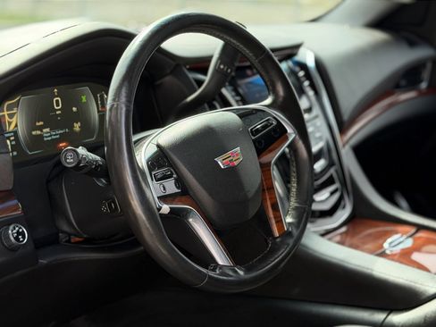 Used 2015 Cadillac Escalade ESV Premium image 5